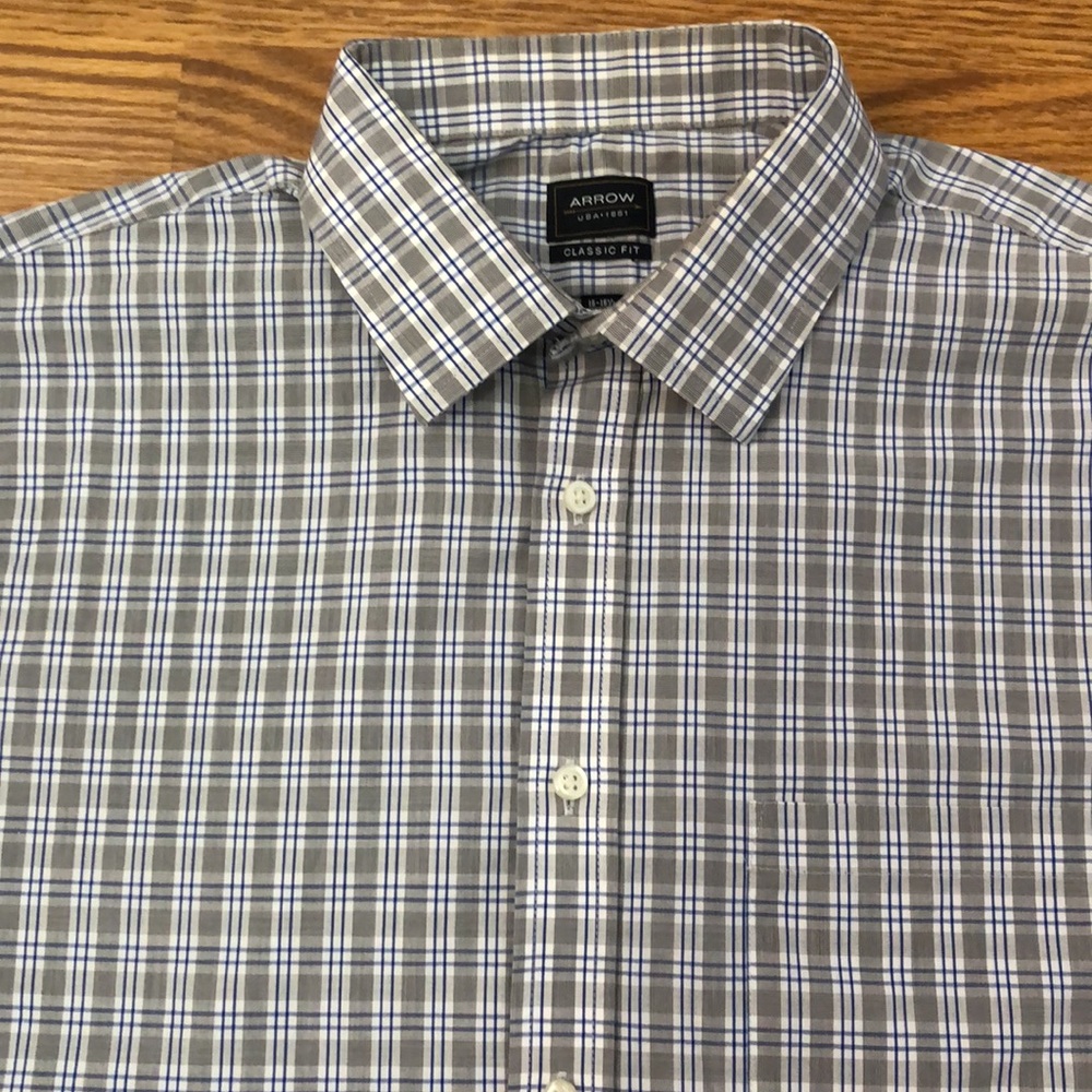 Arrow plaid button up shirt size large